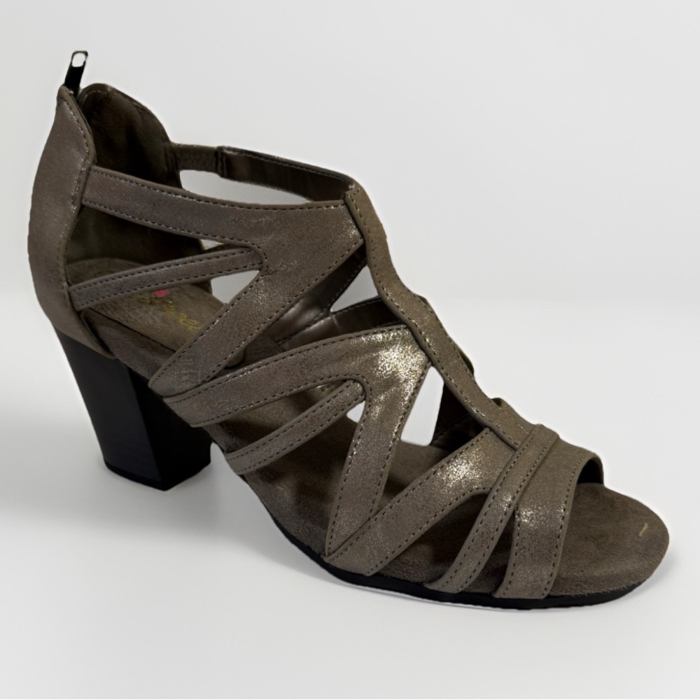 NIB Easy Street Amaze Women's Sandals Metallic Pewter Size 7M Strappy 2.5 Heeled